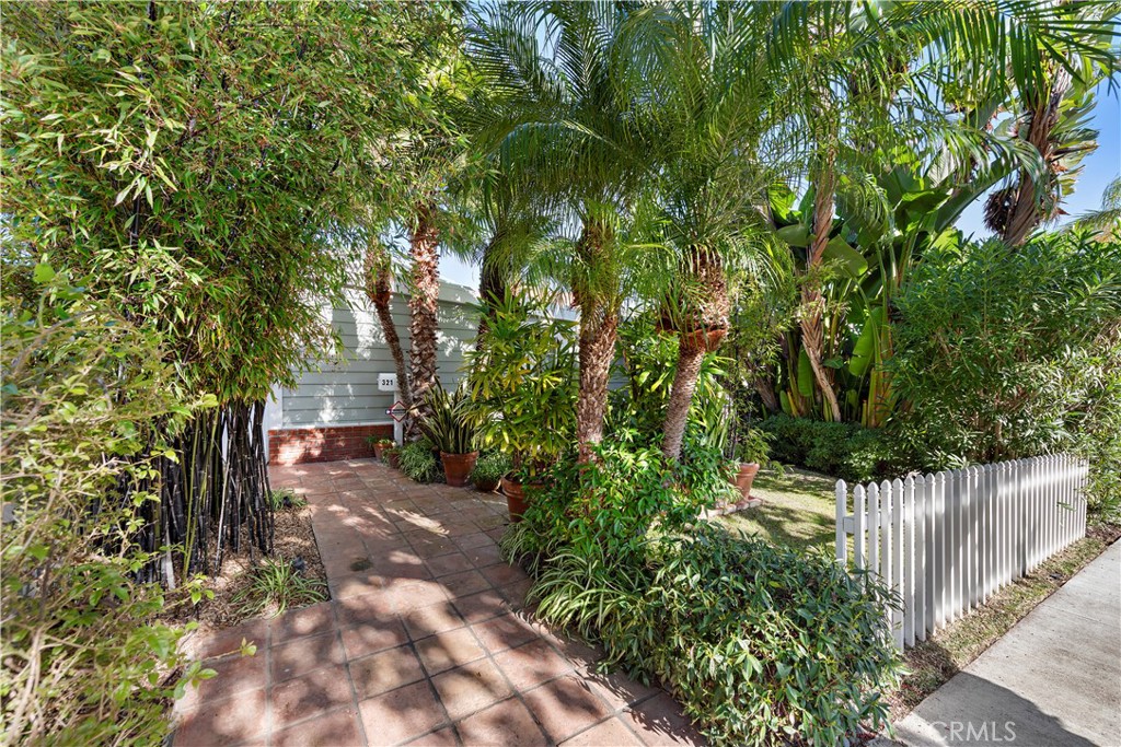 321 Larkspur Avenue