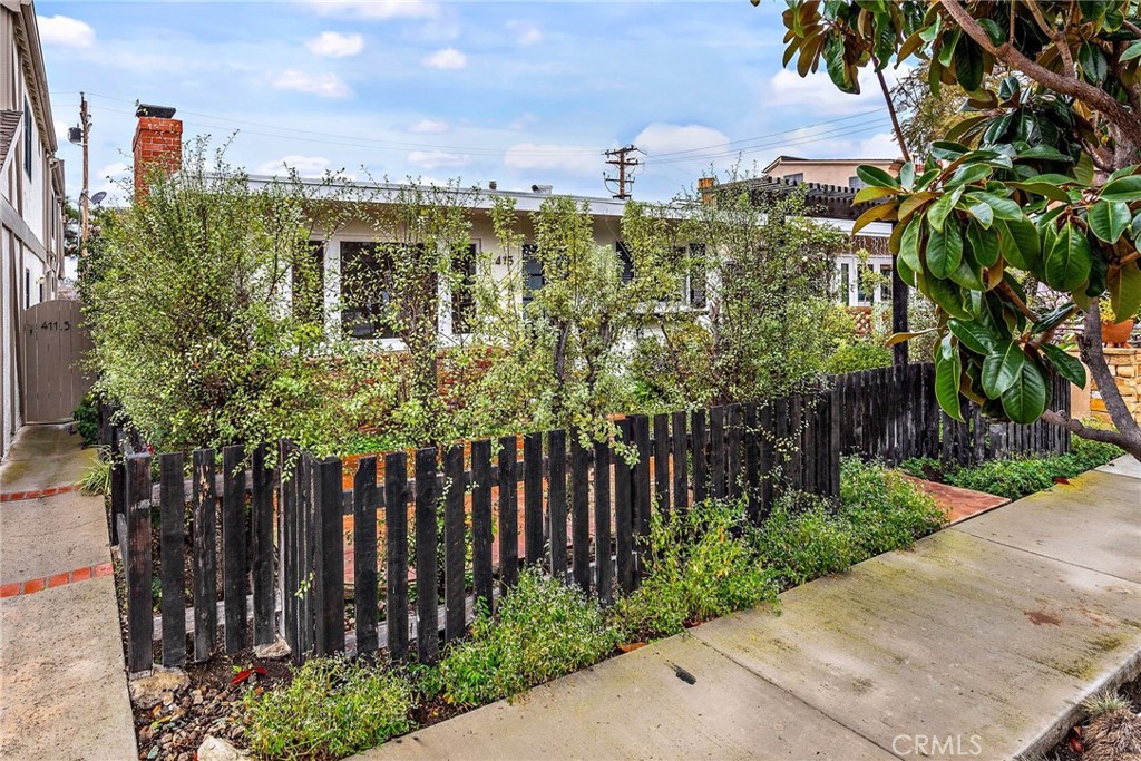 413 Dahlia Avenue
