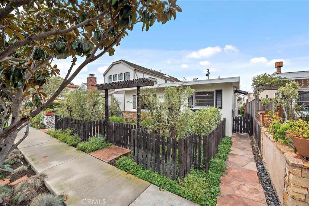 413 Dahlia Avenue