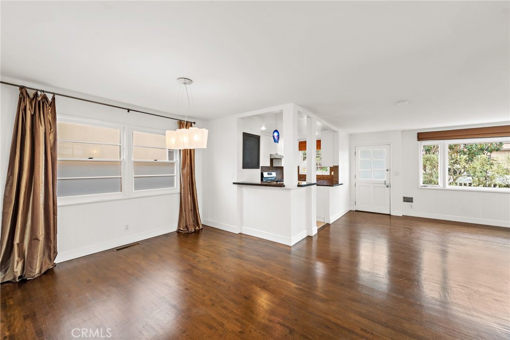 413 Dahlia Avenue