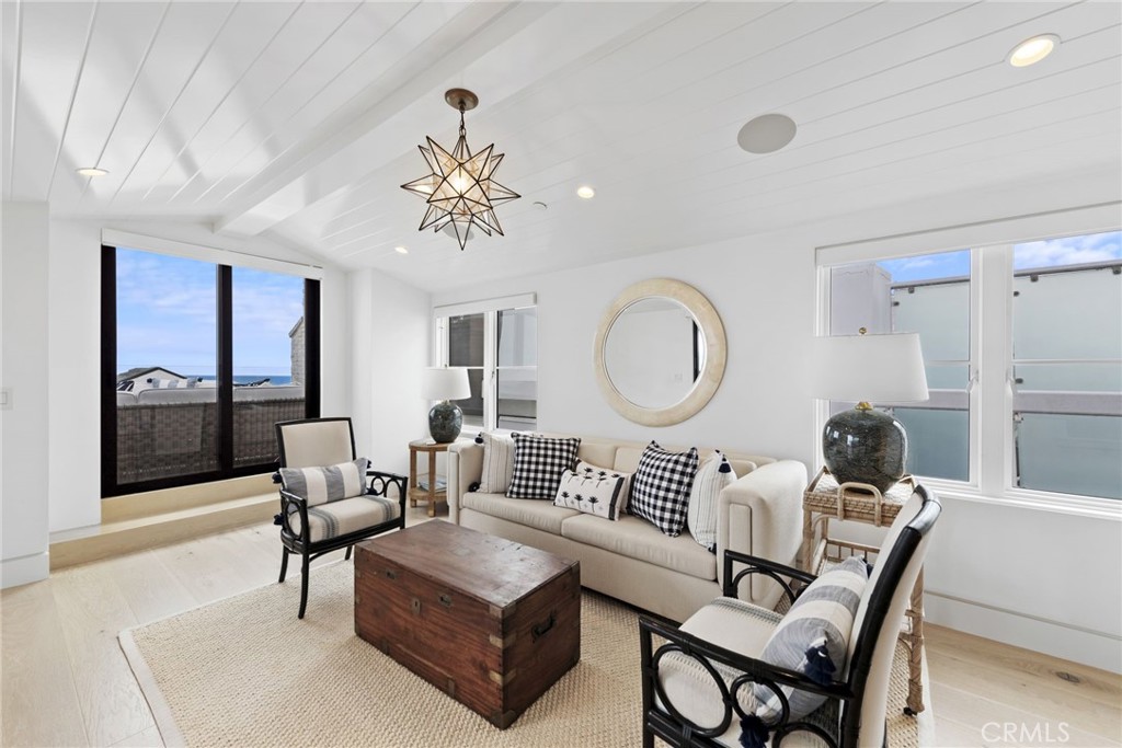 2148 E Oceanfront