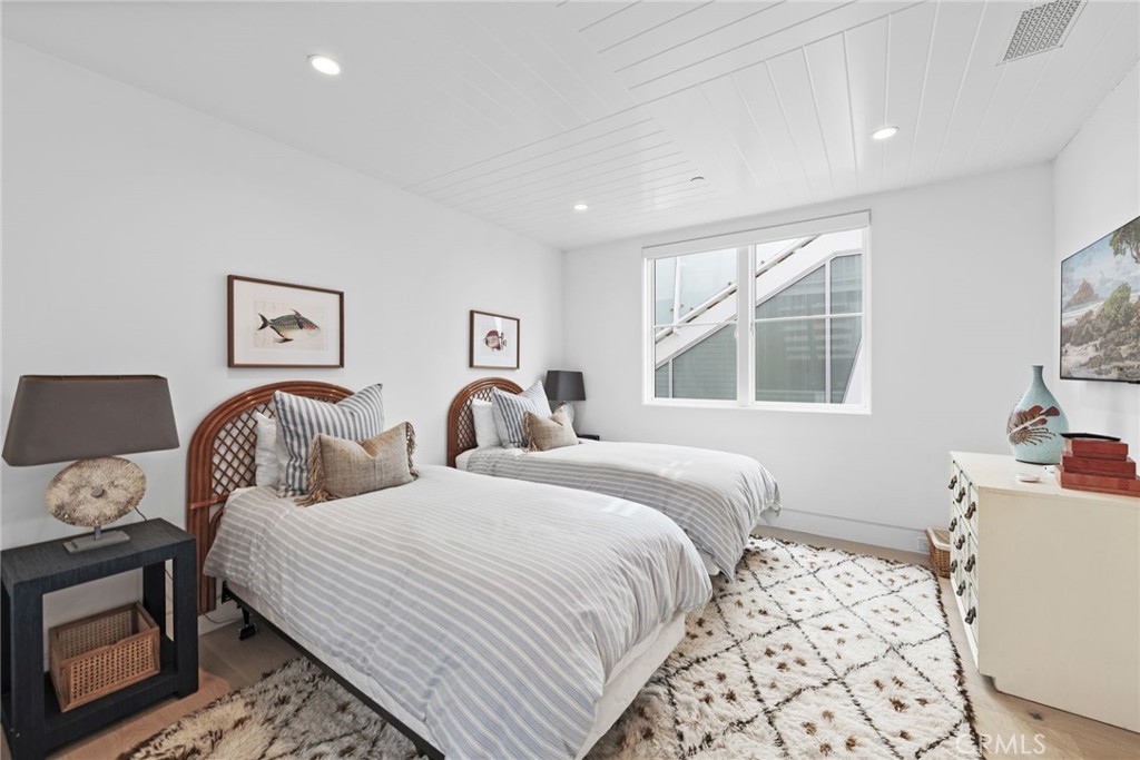 2148 E Oceanfront