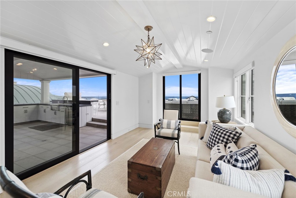 2148 E Oceanfront