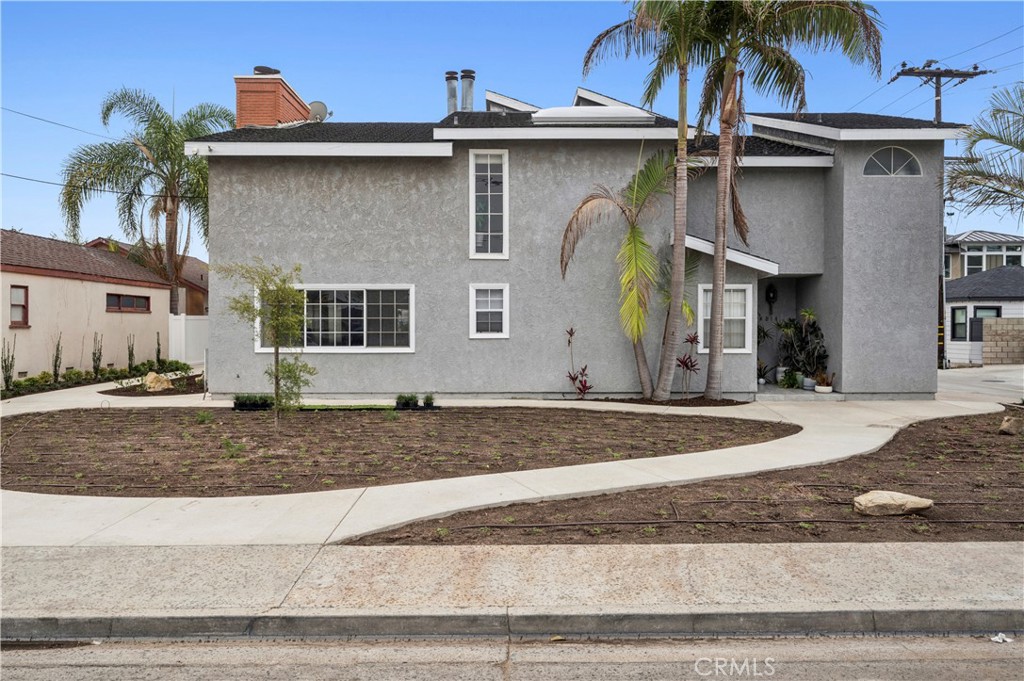 1814 Fullerton Avenue 2