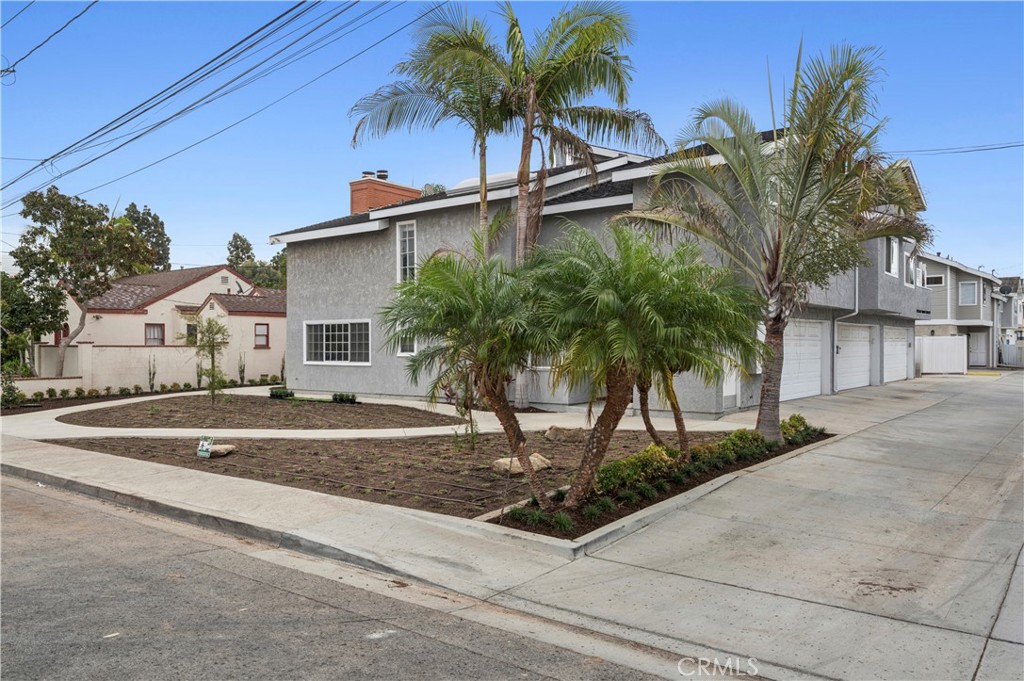 1814 Fullerton Avenue 2