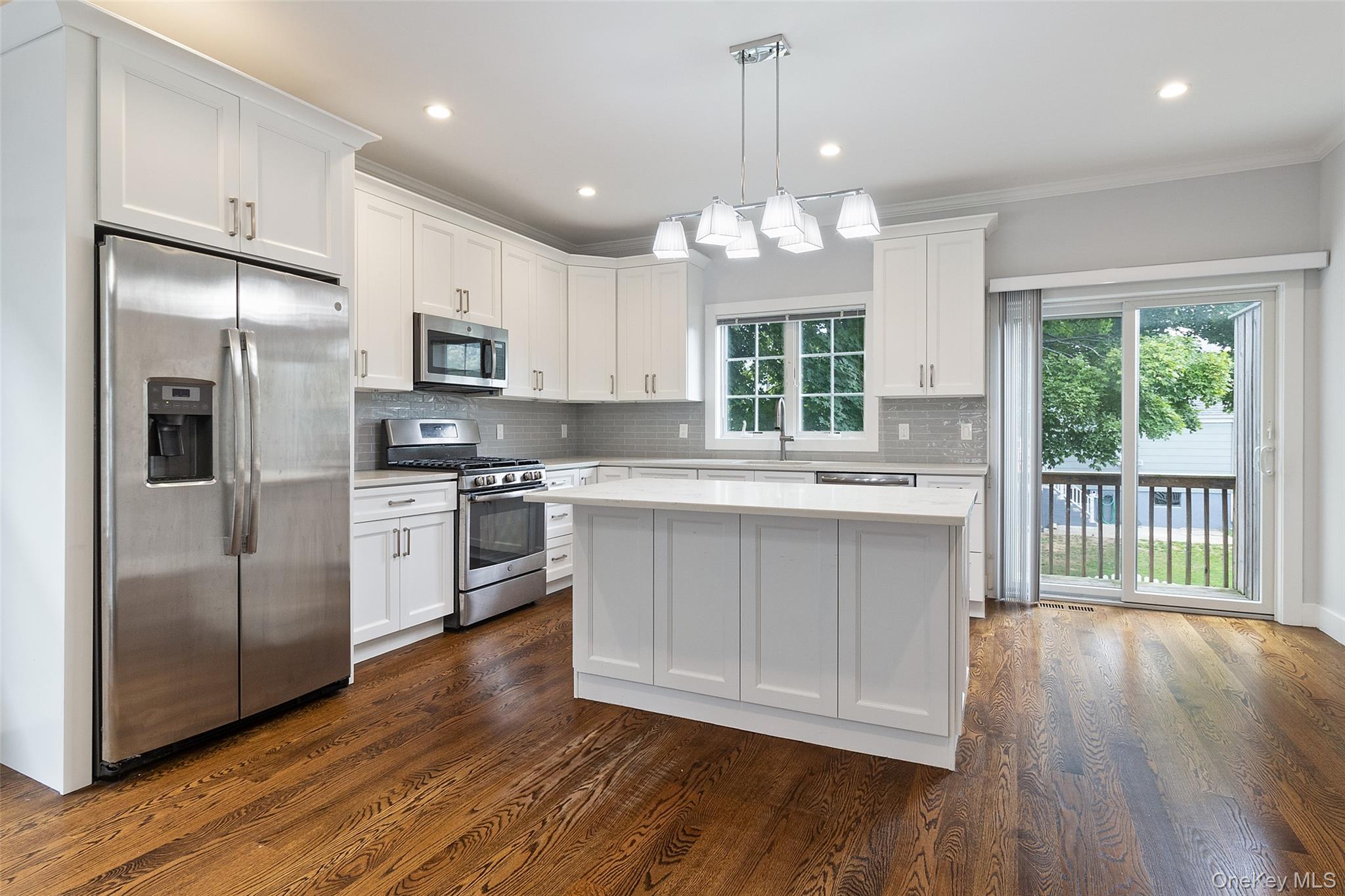 44-46 Ellsworth Avenue Unit: 46