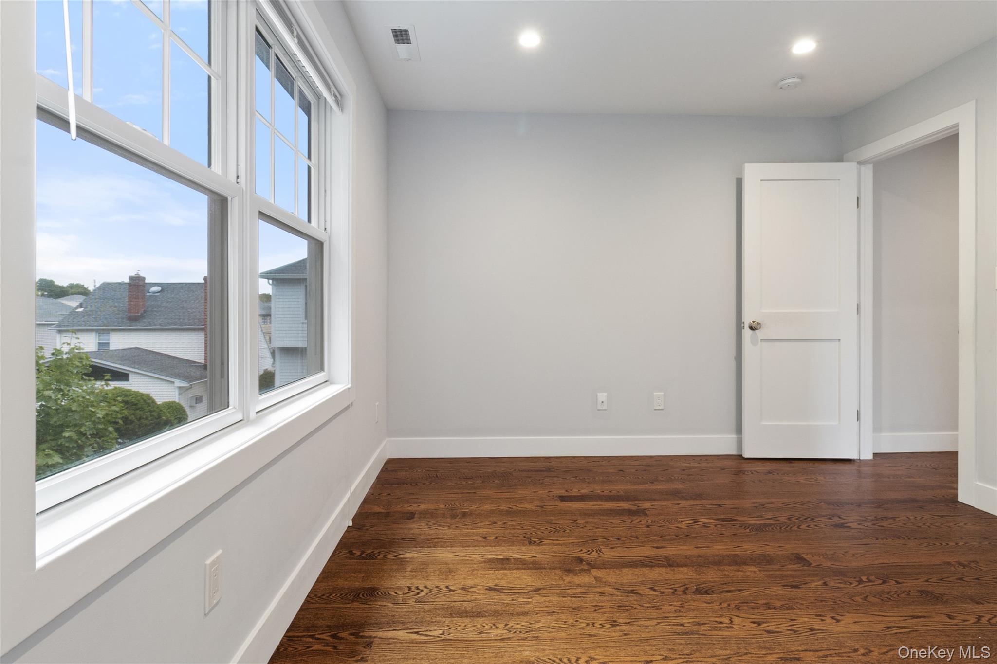 44-46 Ellsworth Avenue Unit: 46