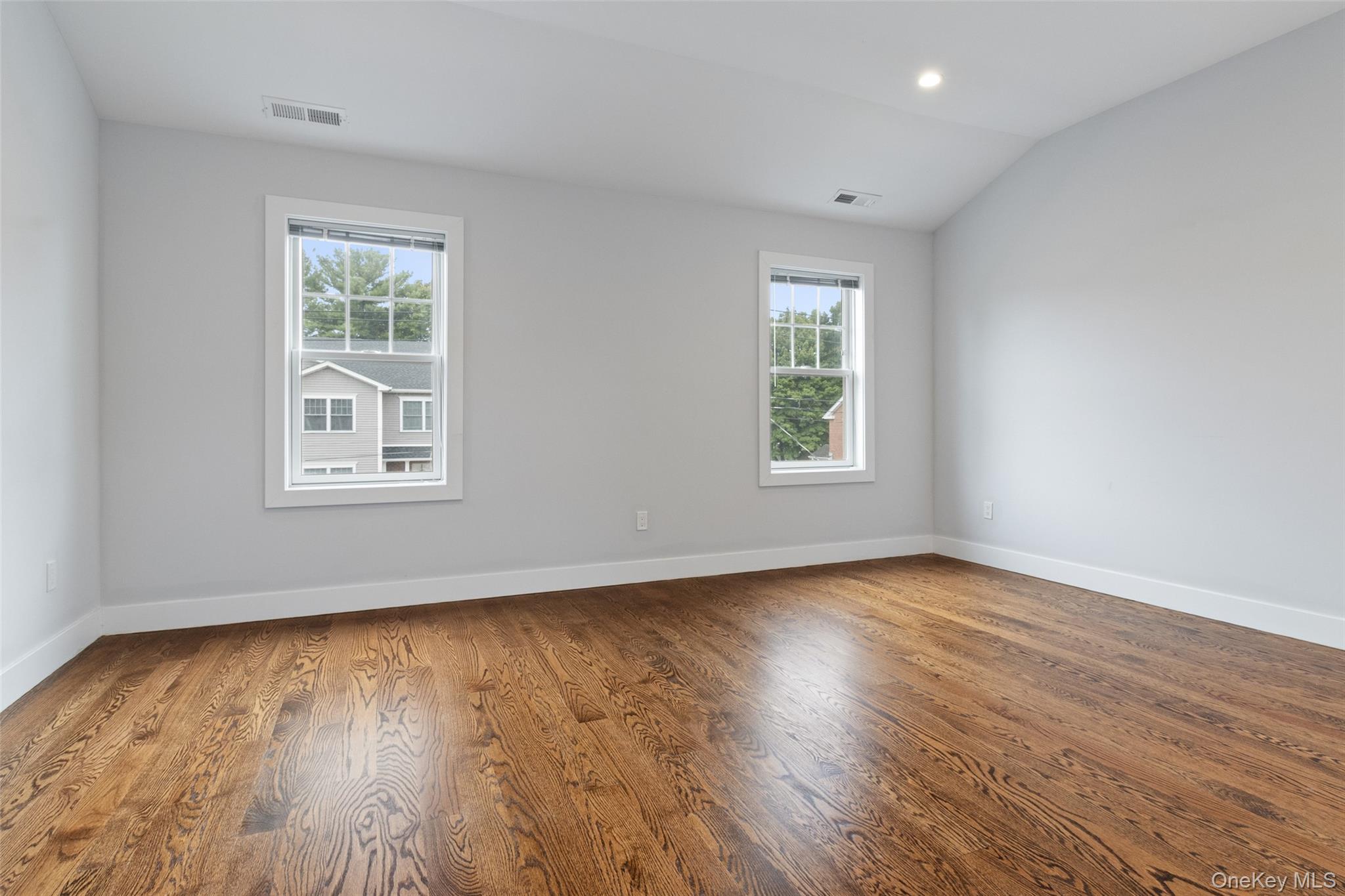 44-46 Ellsworth Avenue Unit: 46