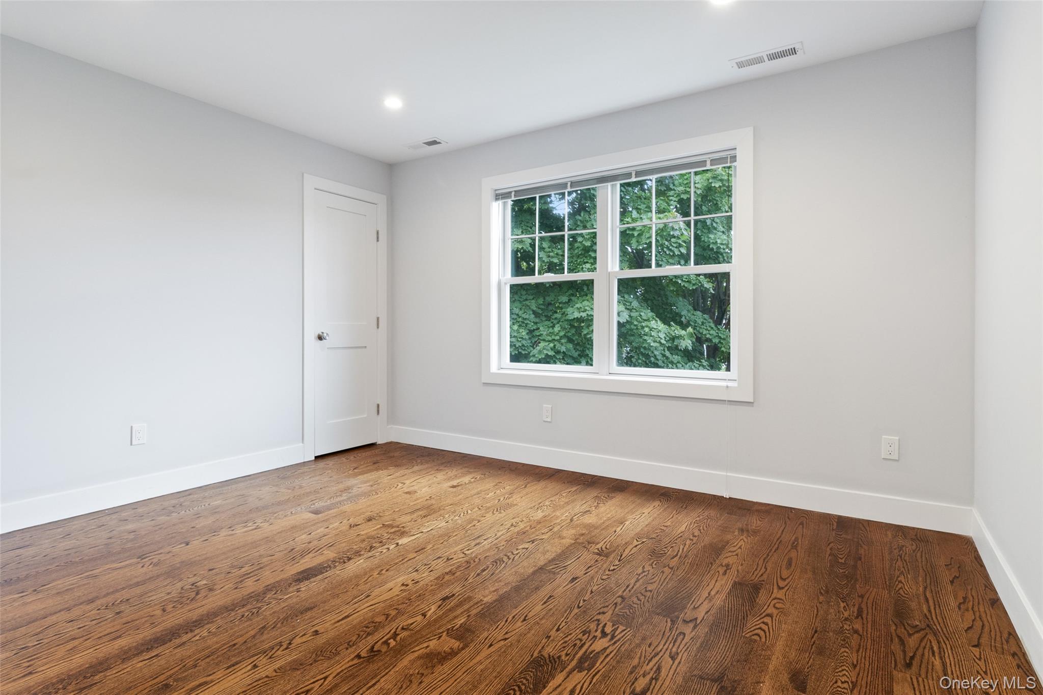 44-46 Ellsworth Avenue Unit: 46