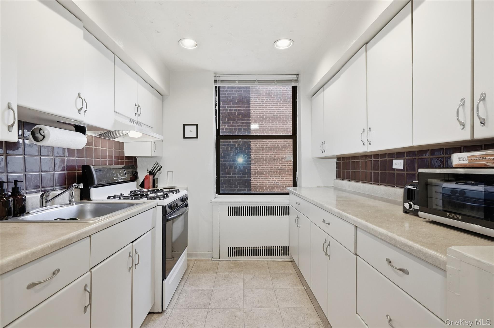 210 Martine Avenue Unit: 5L