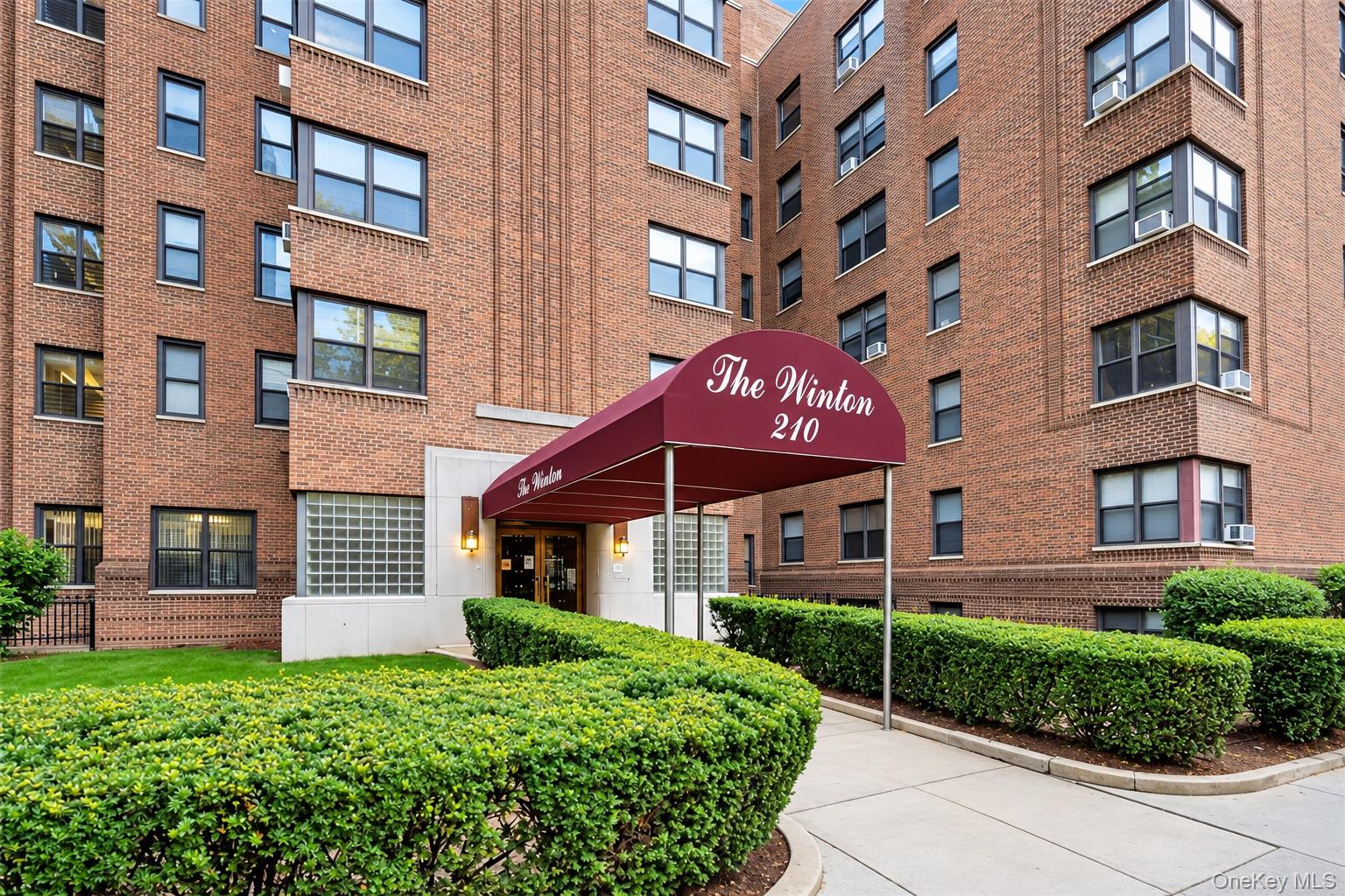 210 Martine Avenue Unit: 5L
