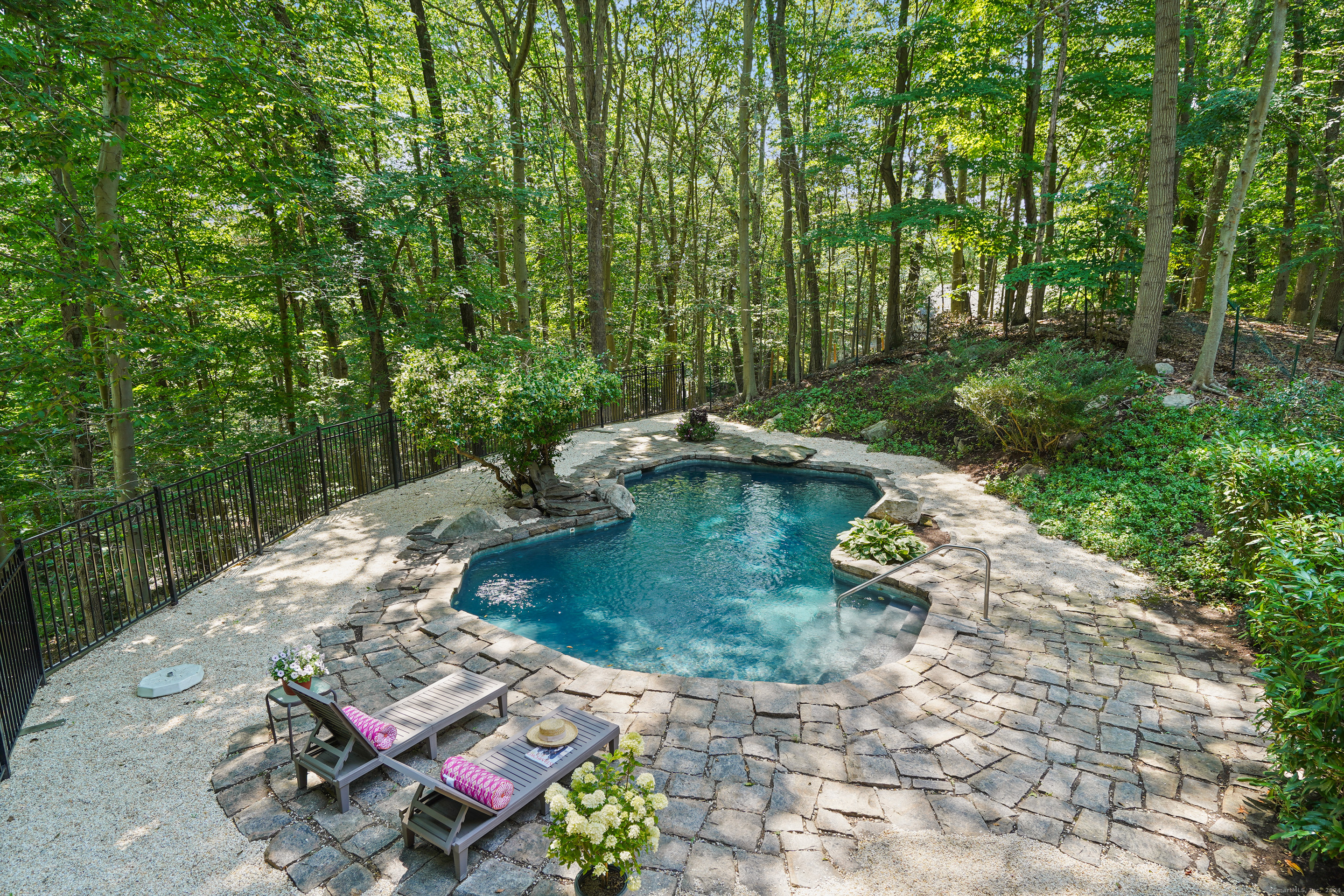 90 Lawrence Hill Road