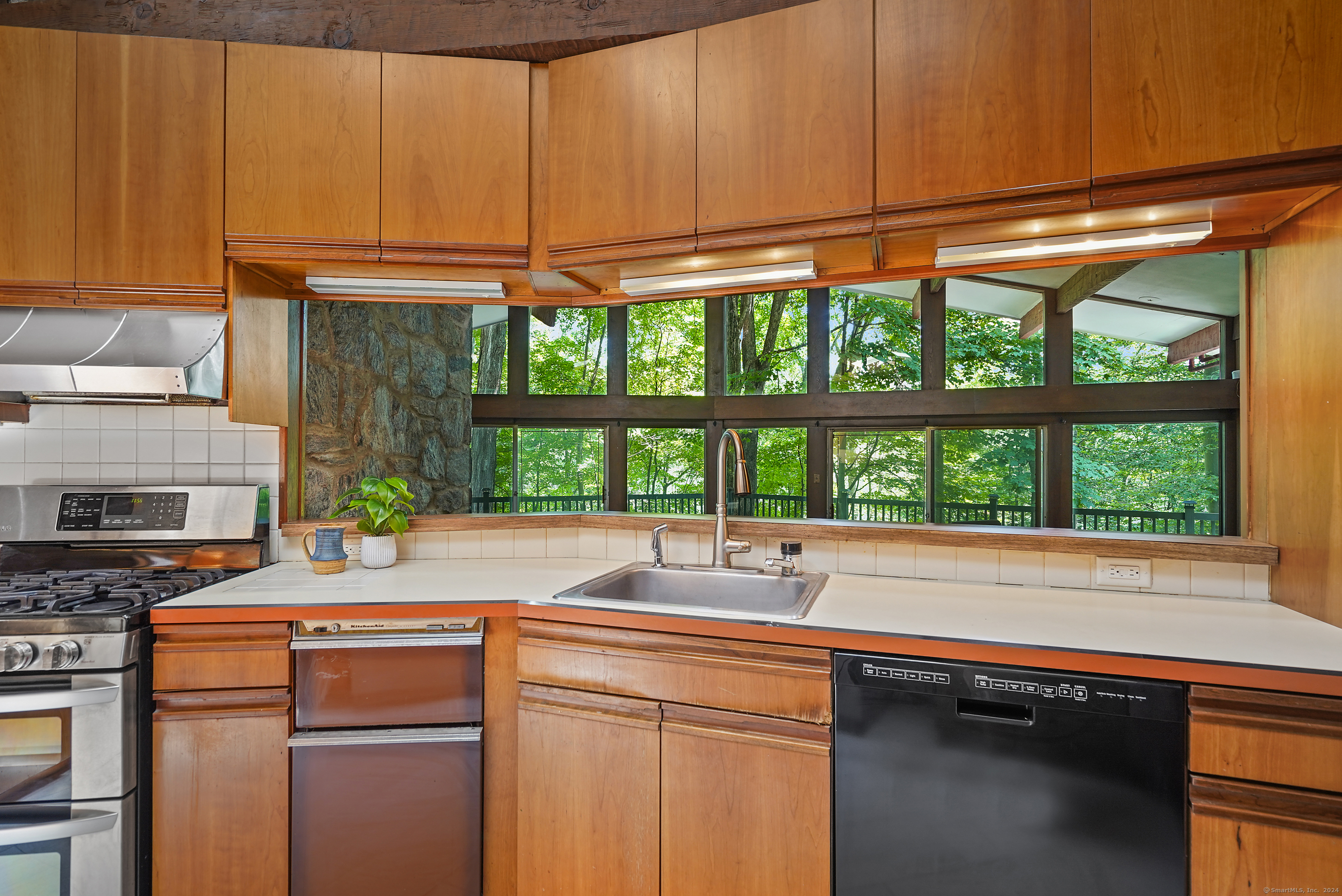 90 Lawrence Hill Road