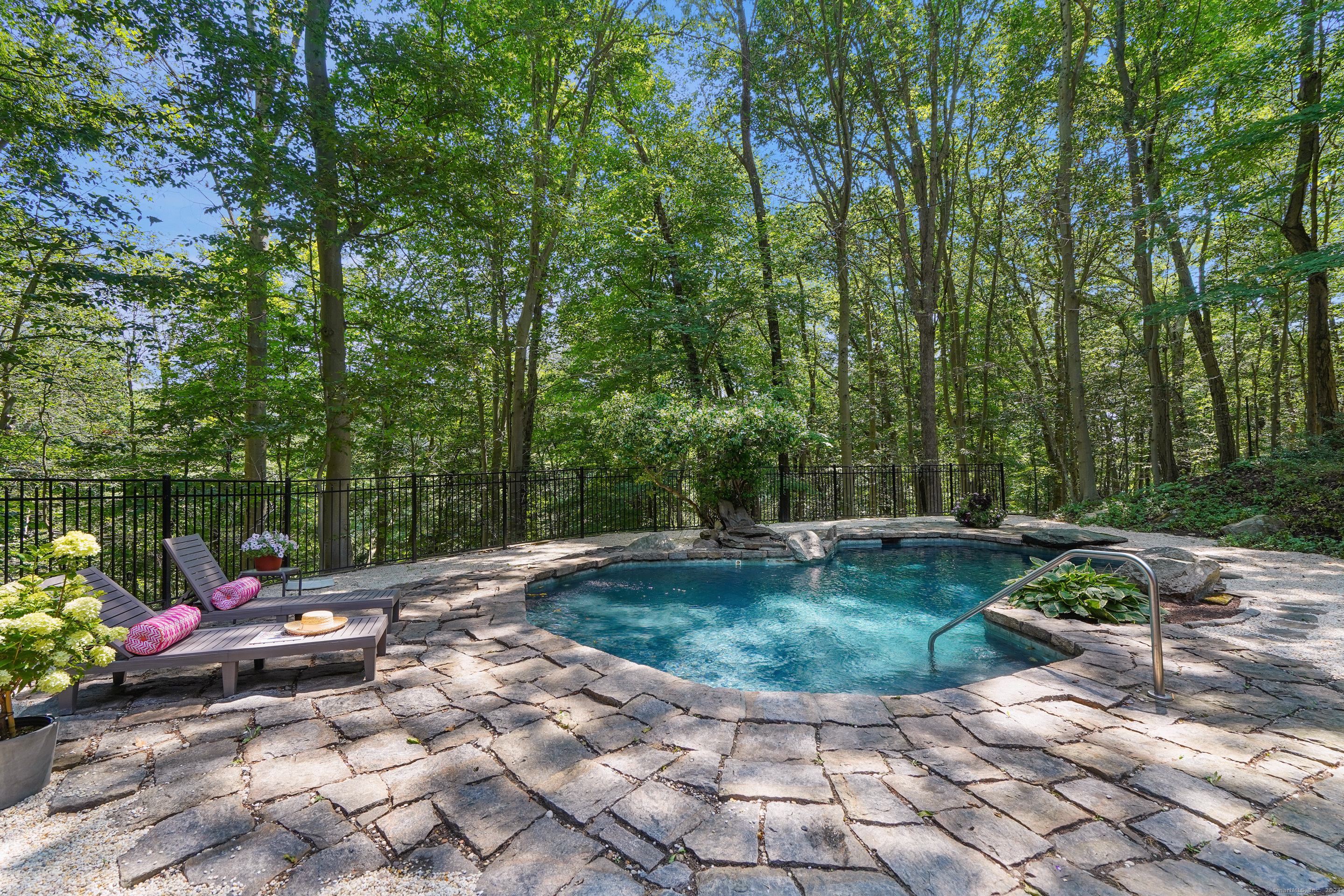 90 Lawrence Hill Road