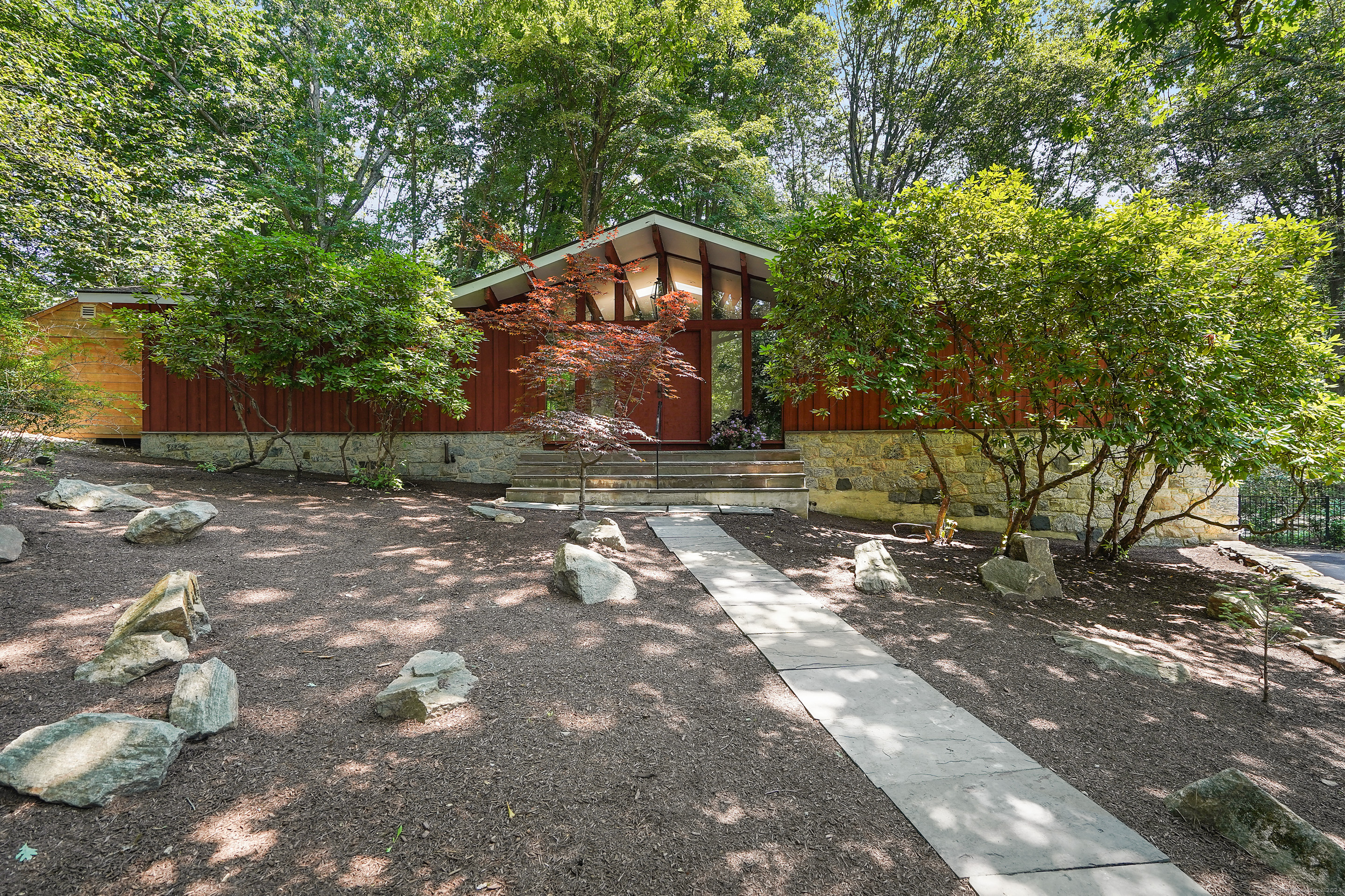 90 Lawrence Hill Road