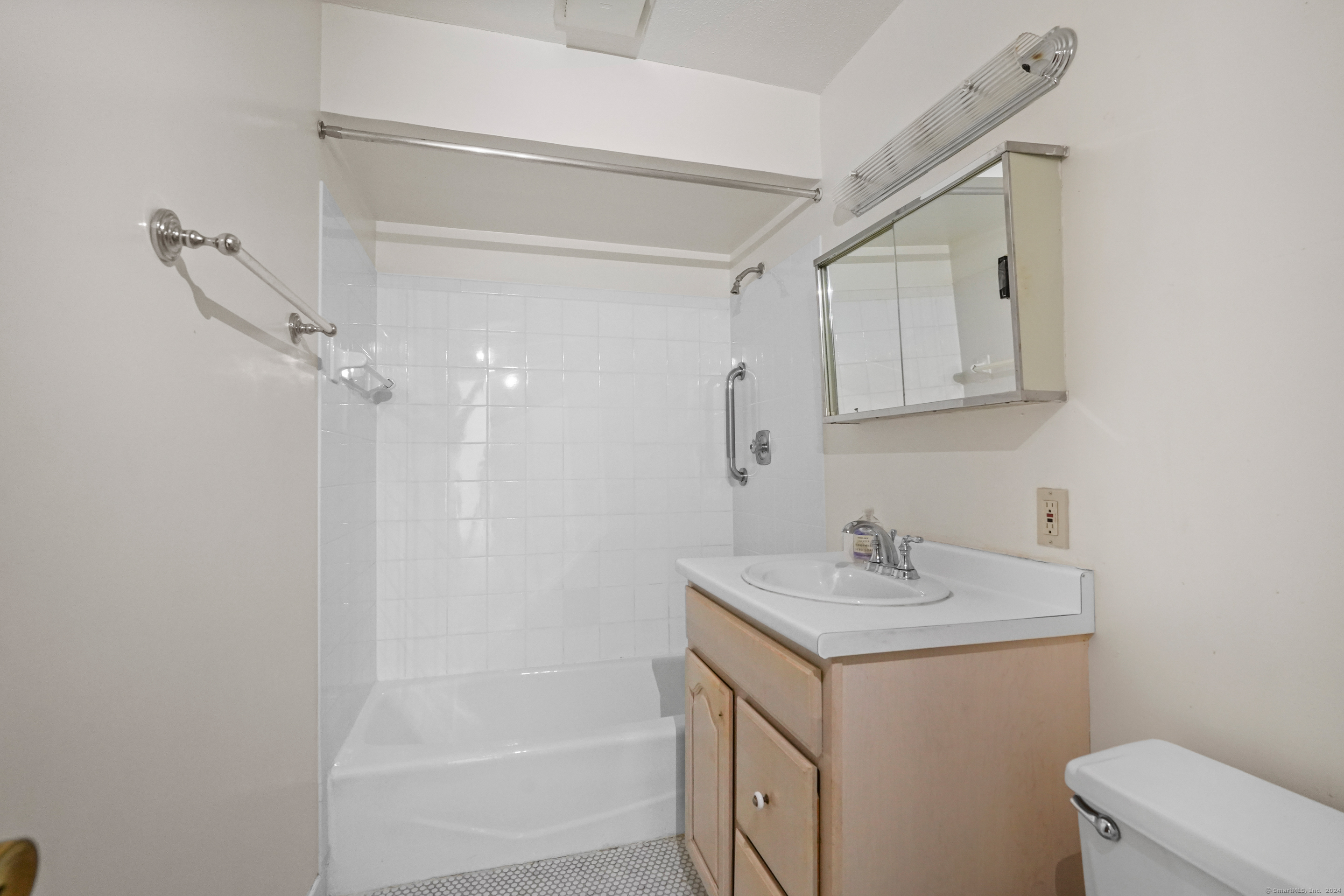 950 Cove Road APT B3