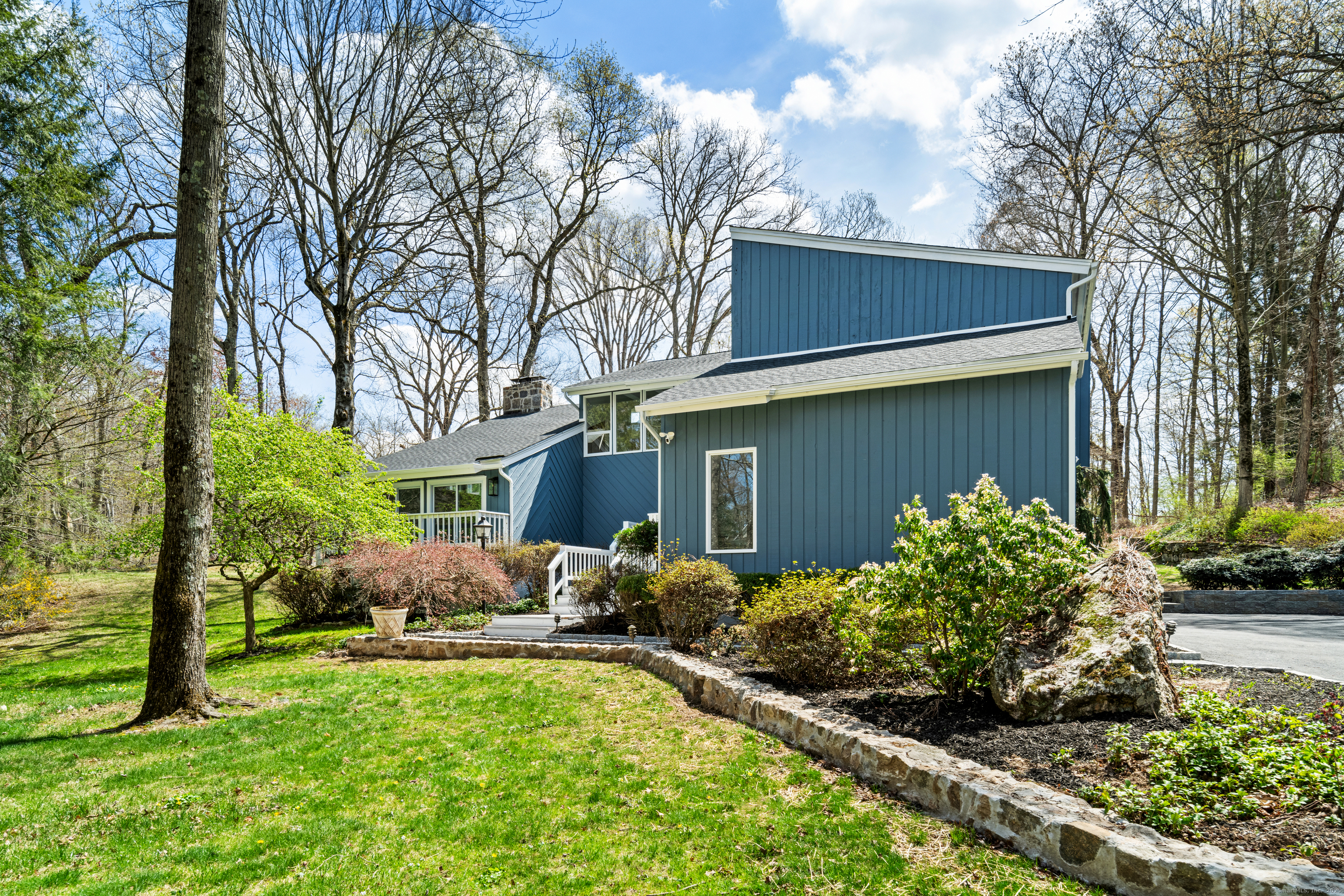 16 Hedge Brook Lane