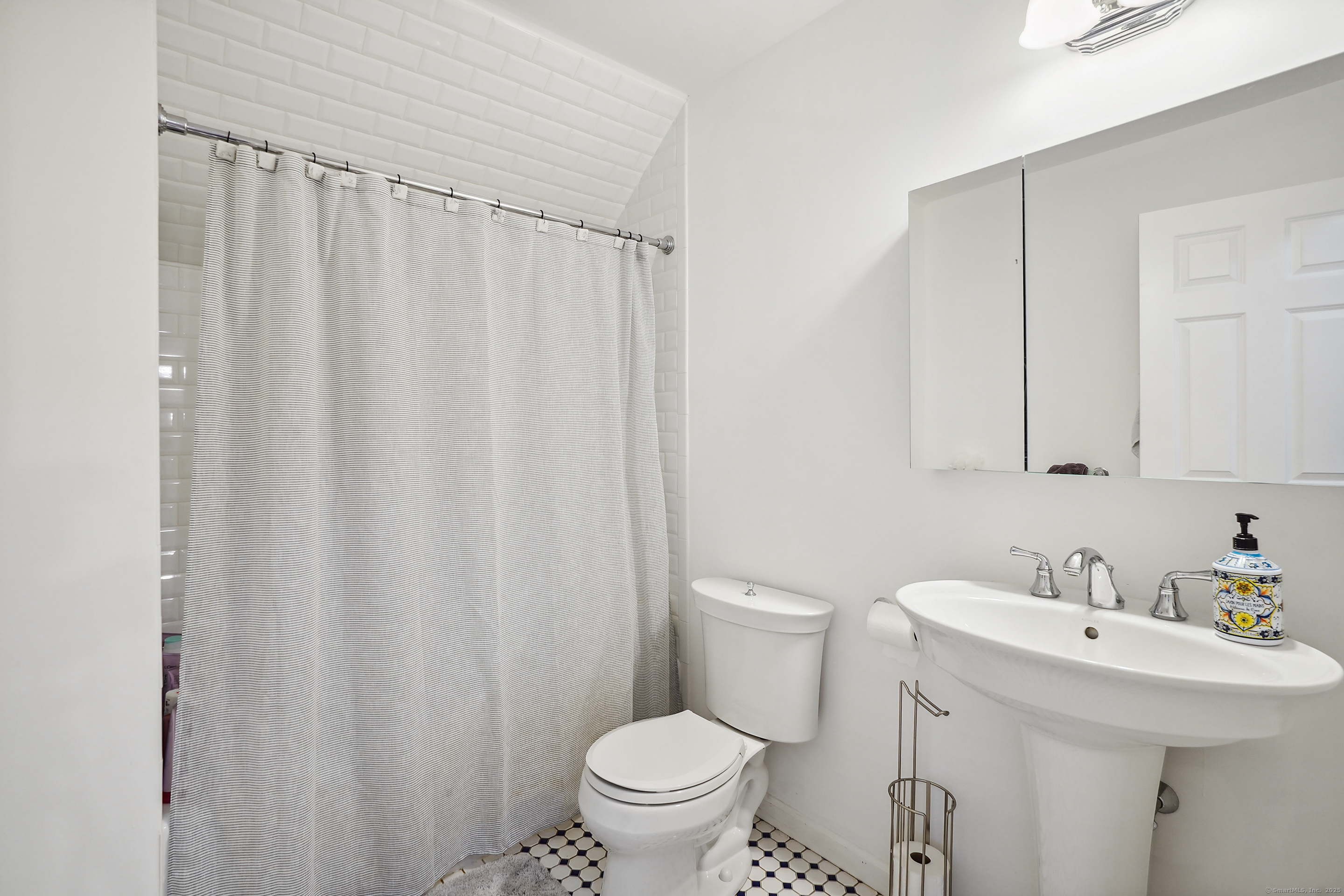 222 Roxbury Road