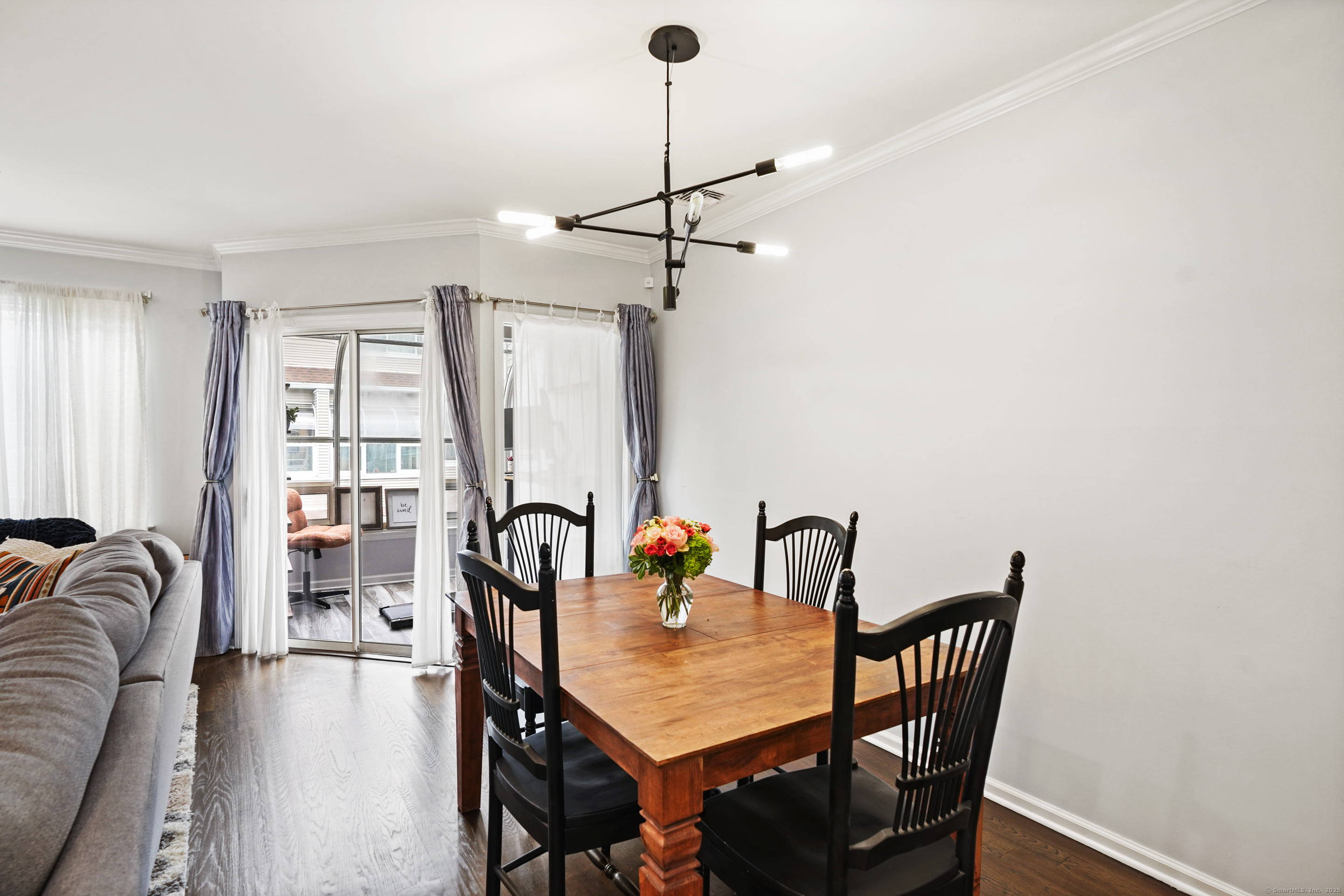 1900 Summer Street 25