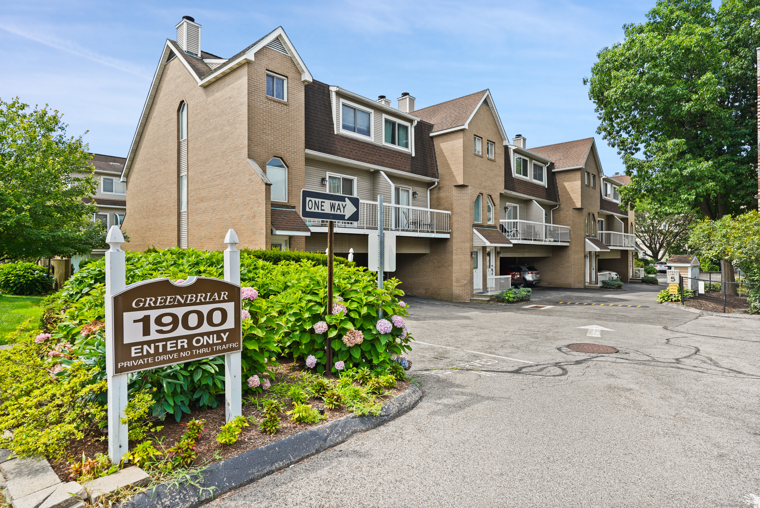 1900 Summer Street 25