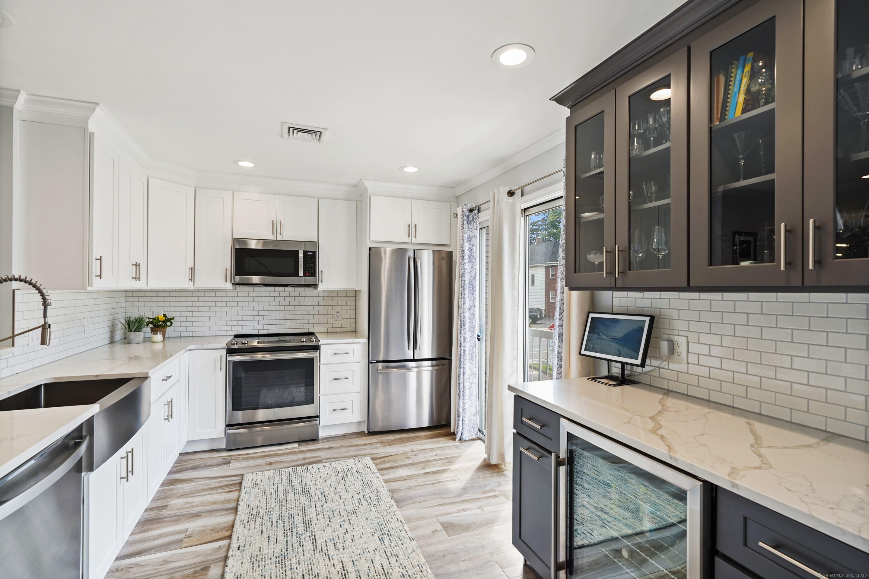 1900 Summer Street 25