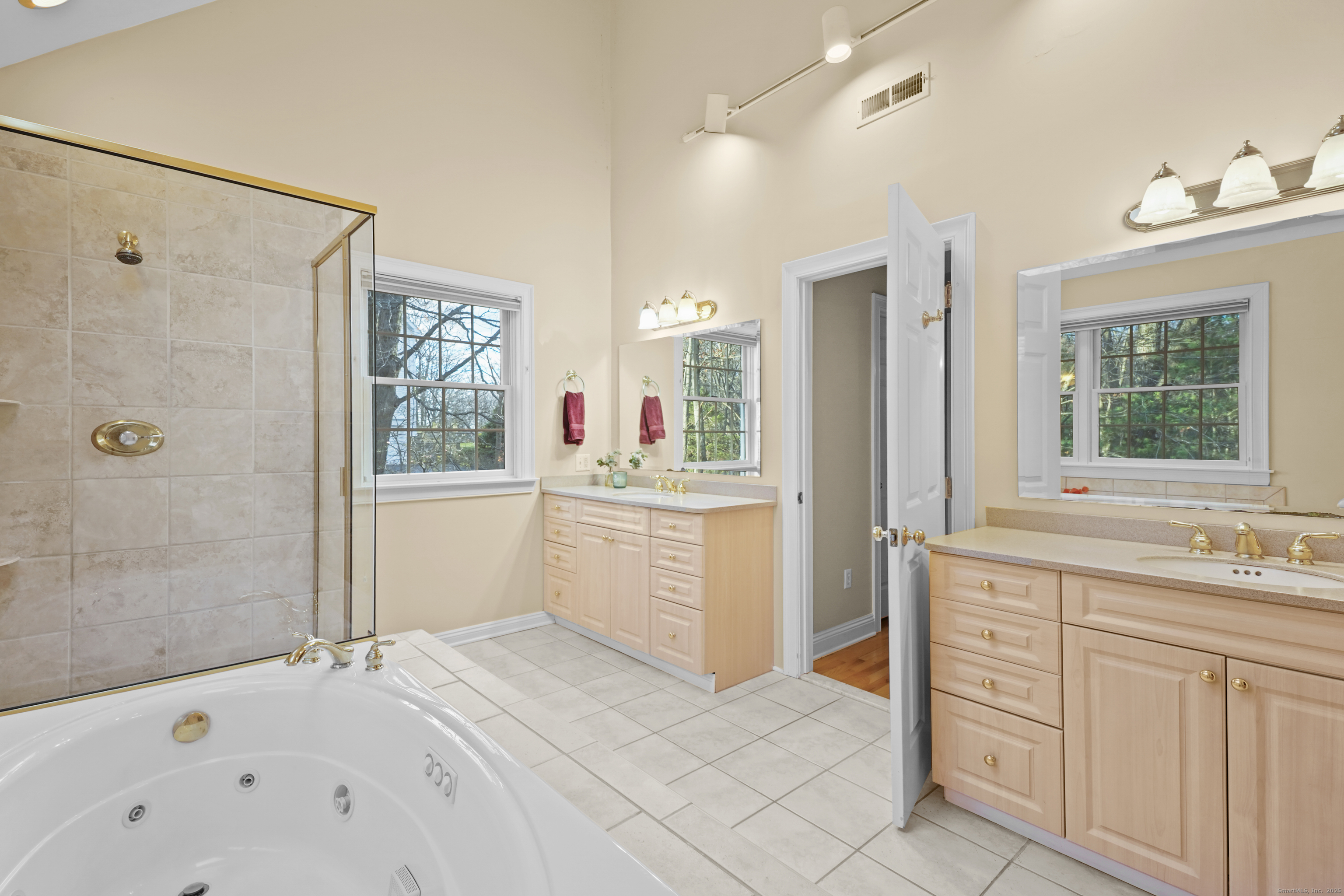 77 Fox Glen Drive