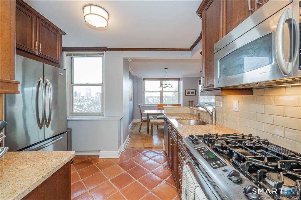 50 Glenbrook Road 6E