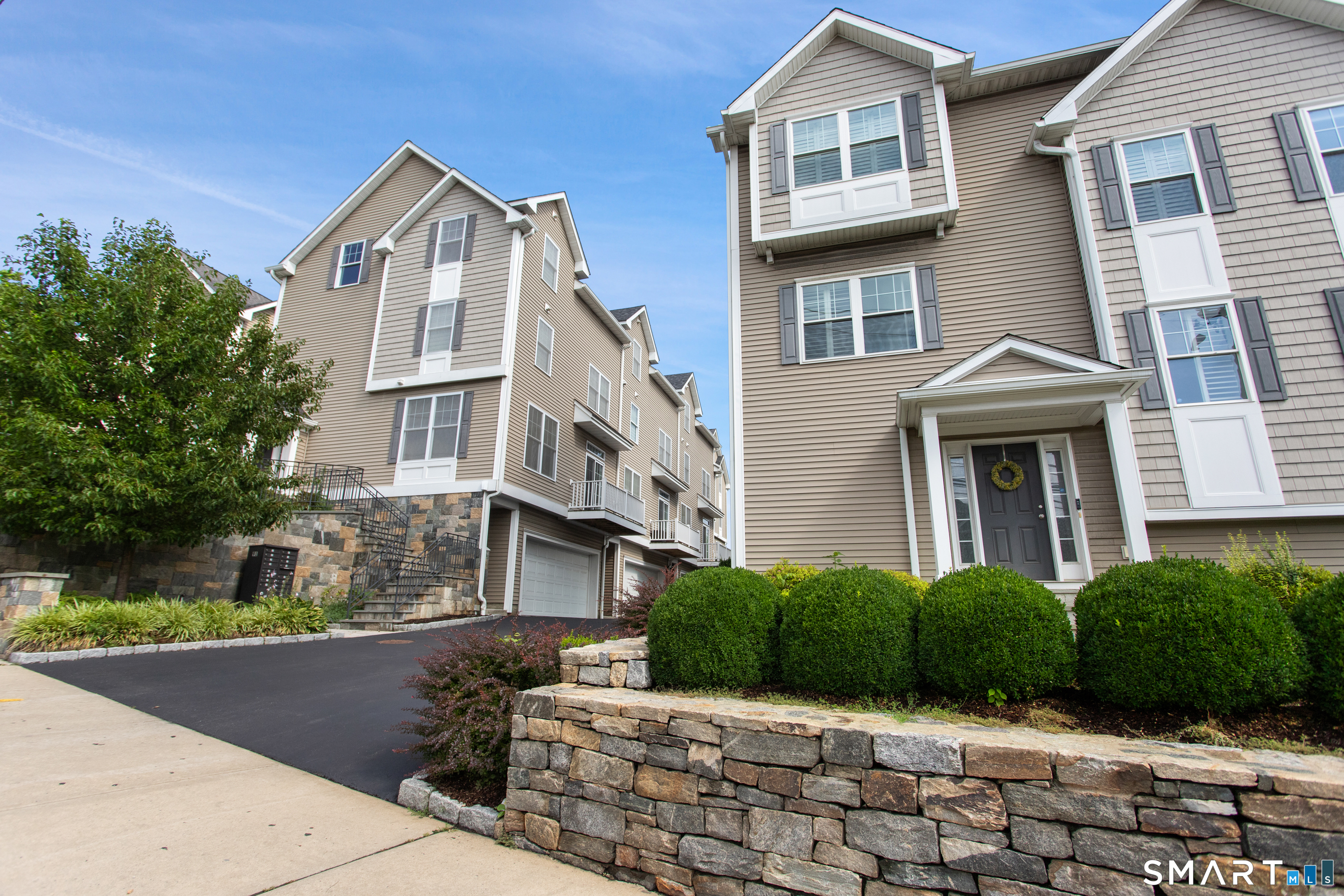 91 W Broad Street Unit: APT 13