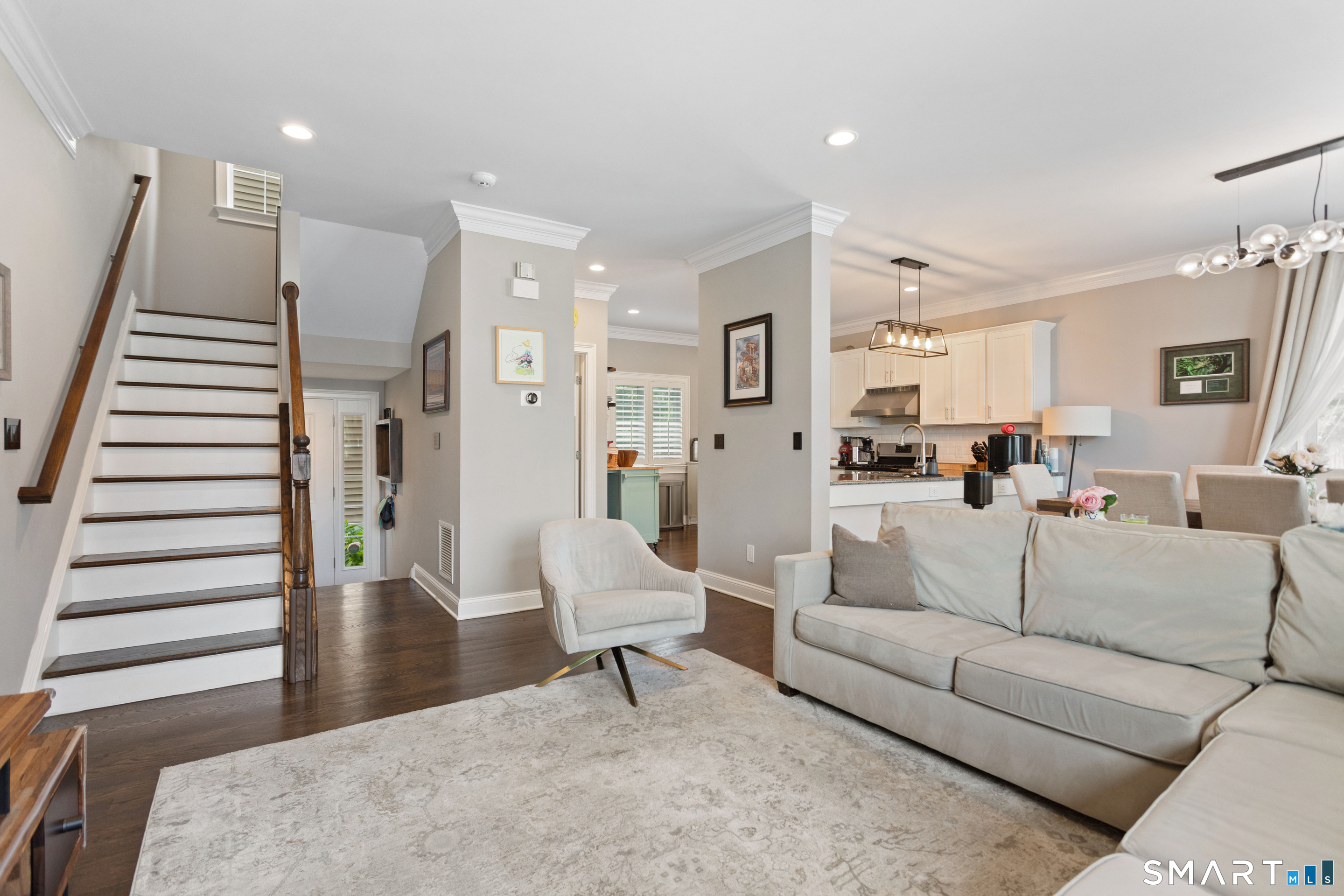 91 W Broad Street Unit: APT 13
