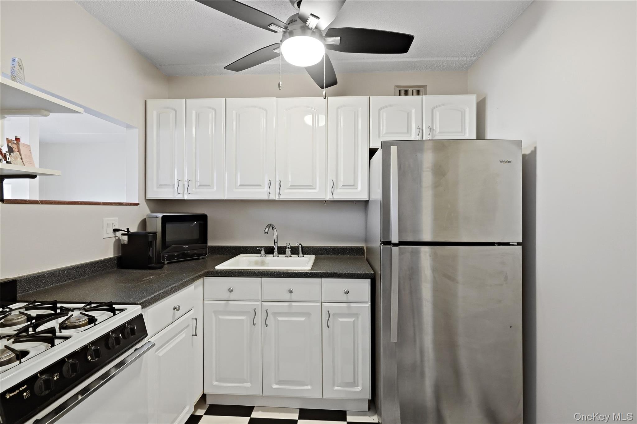 2 Consulate Drive Unit: 3B