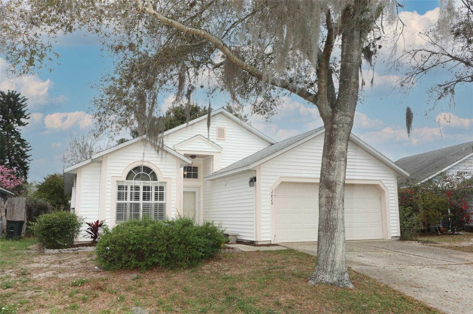 2820 DELCREST DR
