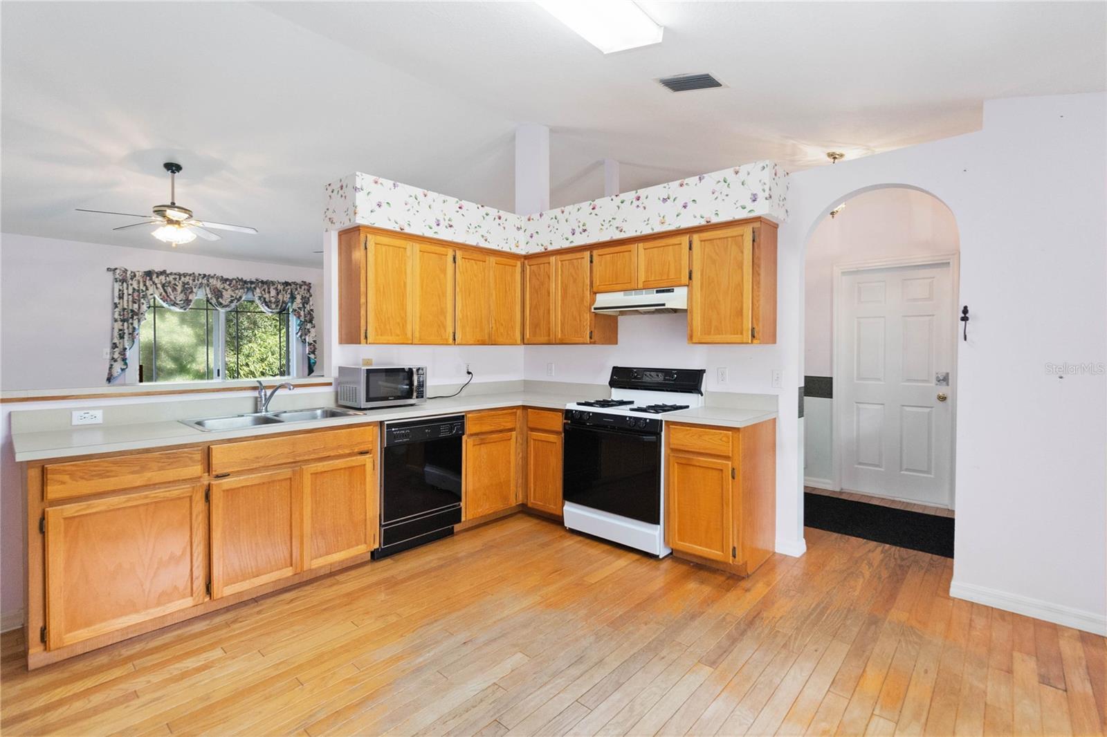 804 FORESTWOOD DR