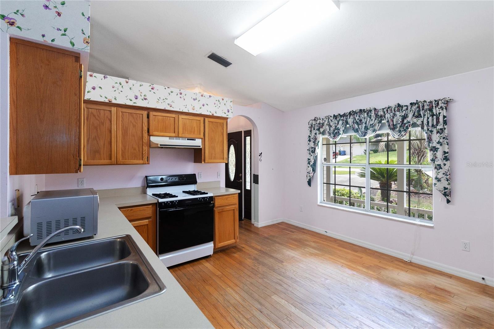 804 FORESTWOOD DR