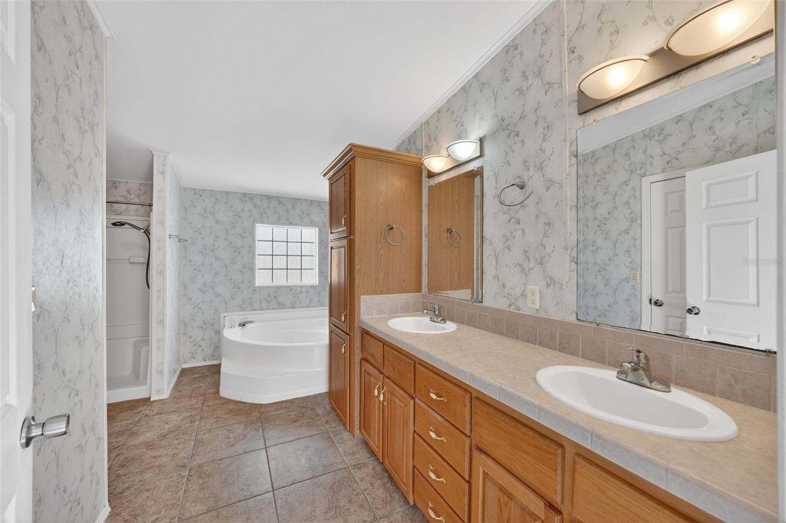 5353 NE 136TH PL