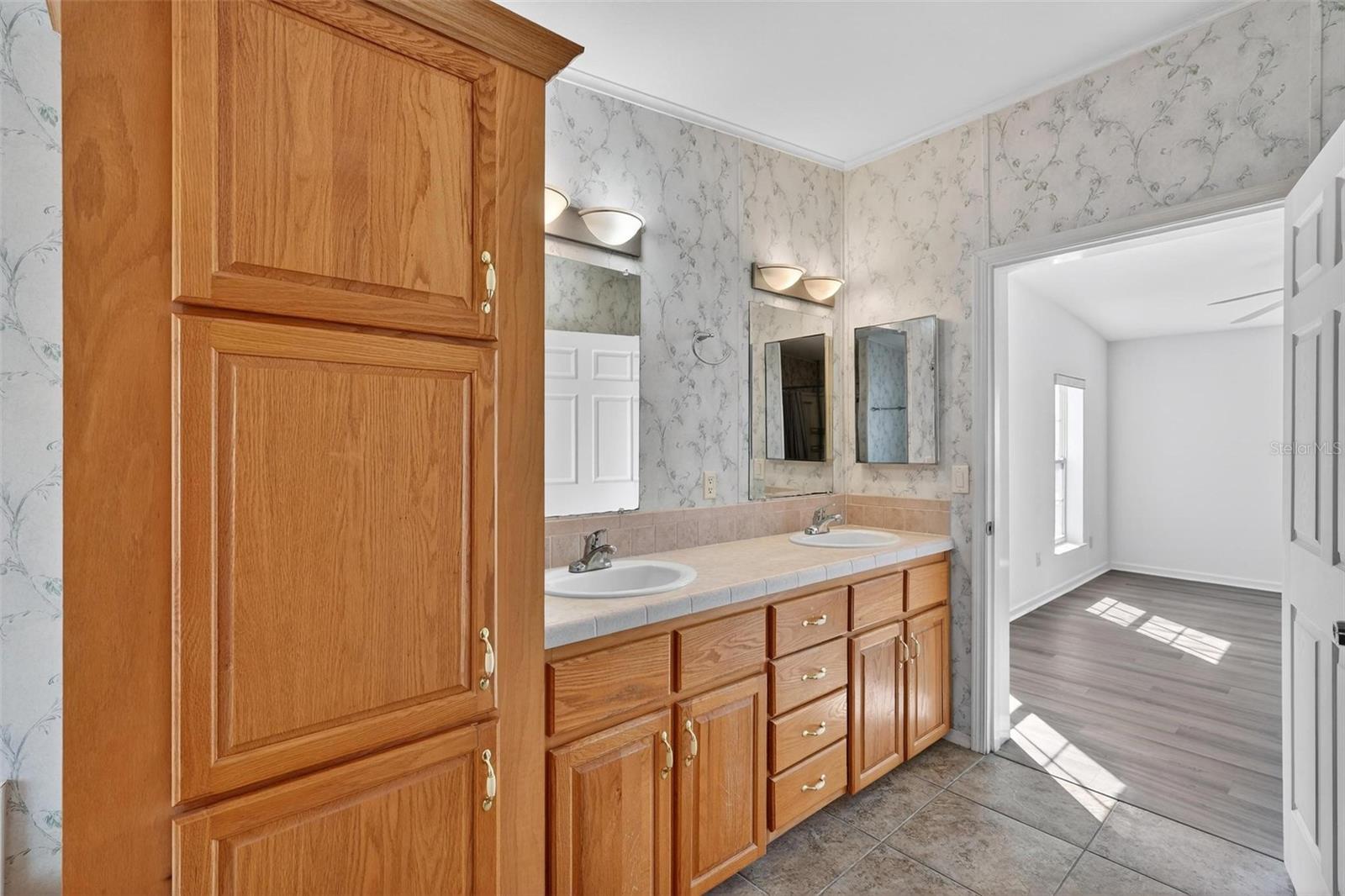 5353 NE 136TH PL