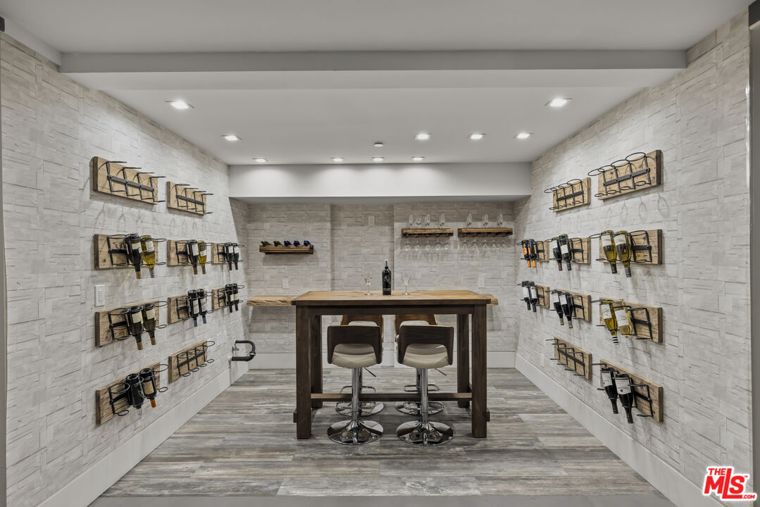 Amber House, Paseo Miramar, 90272