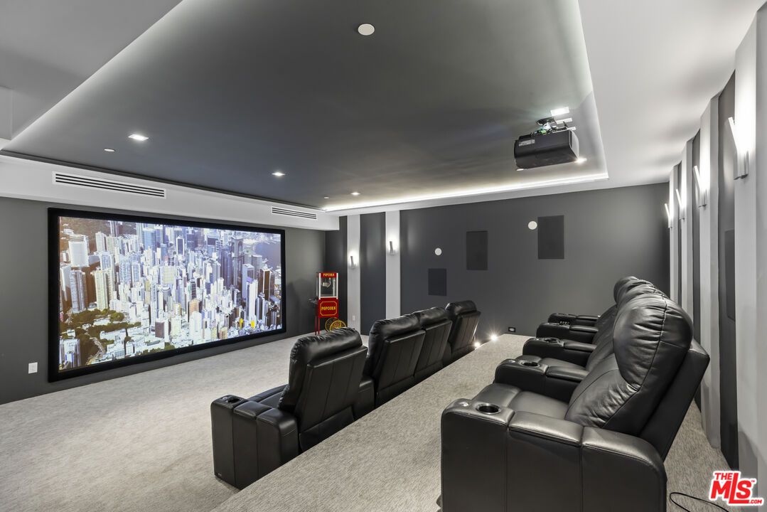 Amber House, Paseo Miramar, 90272