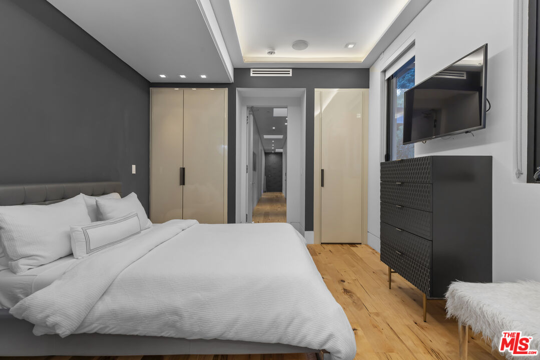 Amber House, Paseo Miramar, 90272