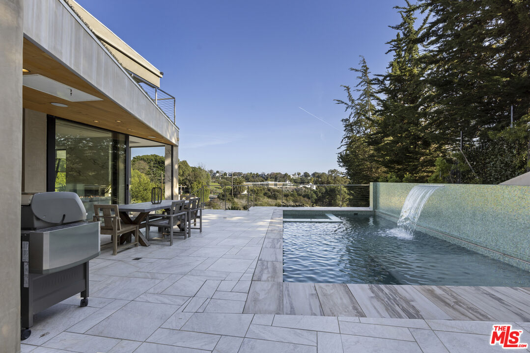 Amber House, Paseo Miramar, 90272