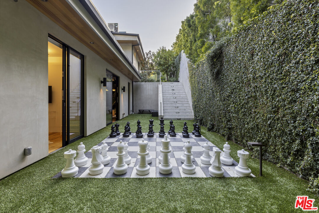 Amber House, Paseo Miramar, 90272