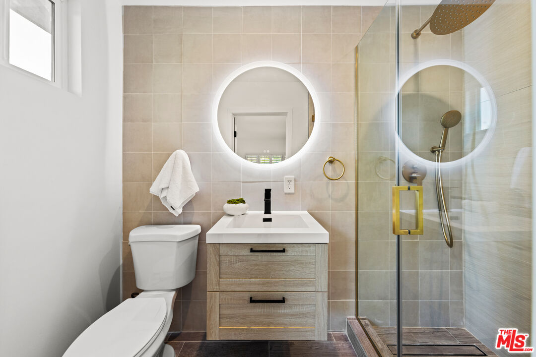 Grove Lumina, Ashcroft Ave, 90048