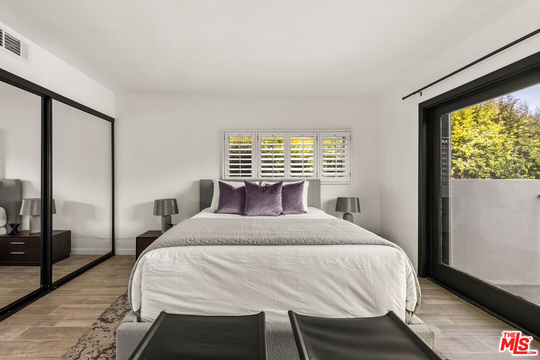 Grove Lumina, Ashcroft Ave, 90048