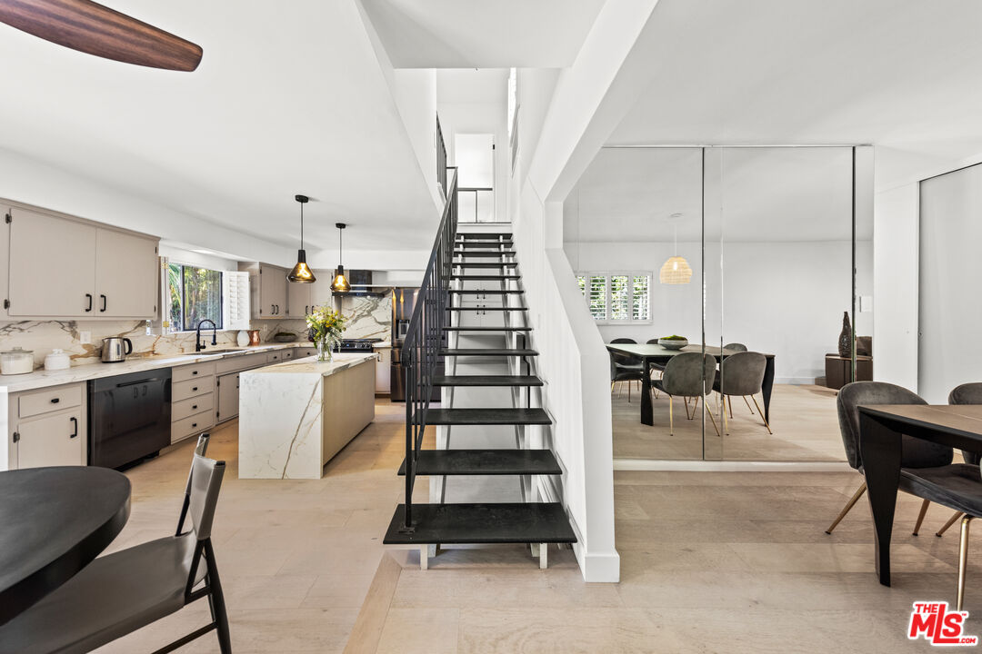 Grove Lumina, Ashcroft Ave, 90048