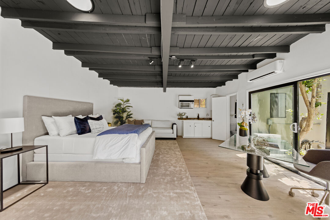 Grove Lumina, Ashcroft Ave, 90048