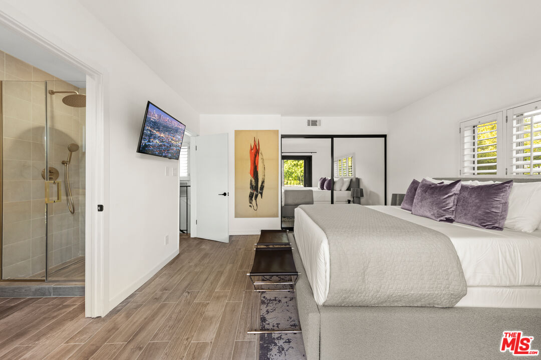 Grove Lumina, Ashcroft Ave, 90048