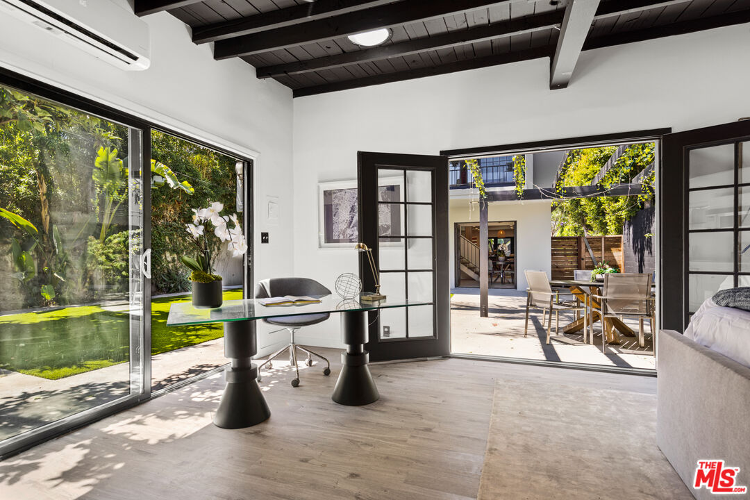 Grove Lumina, Ashcroft Ave, 90048