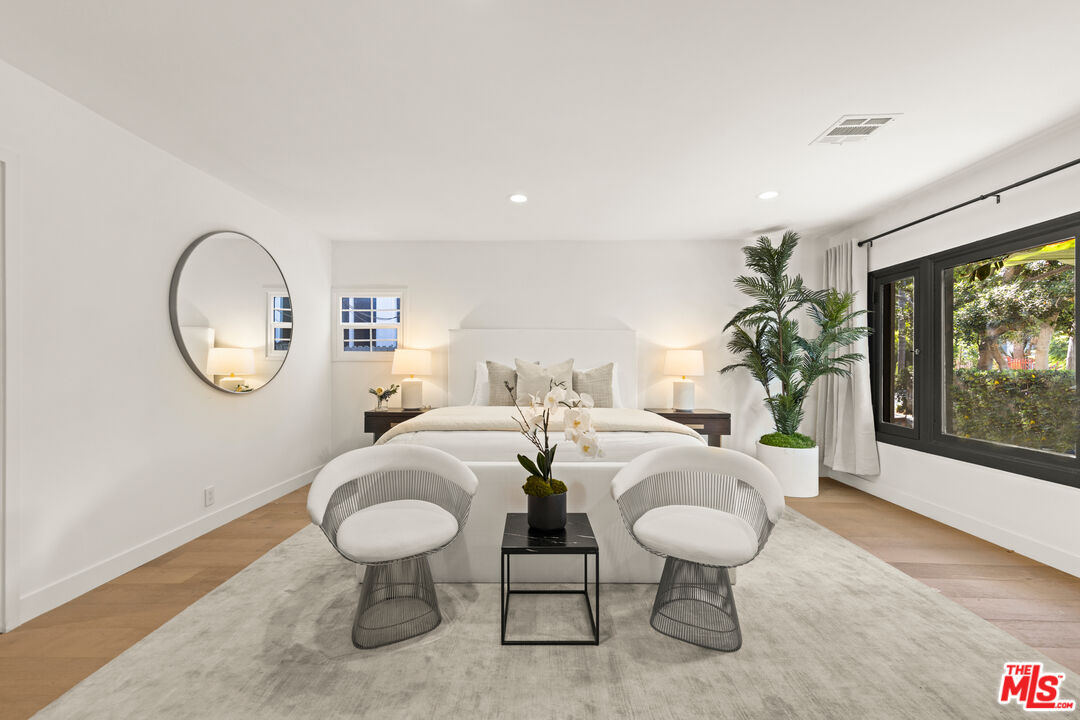 Grove Lumina, Ashcroft Ave, 90048