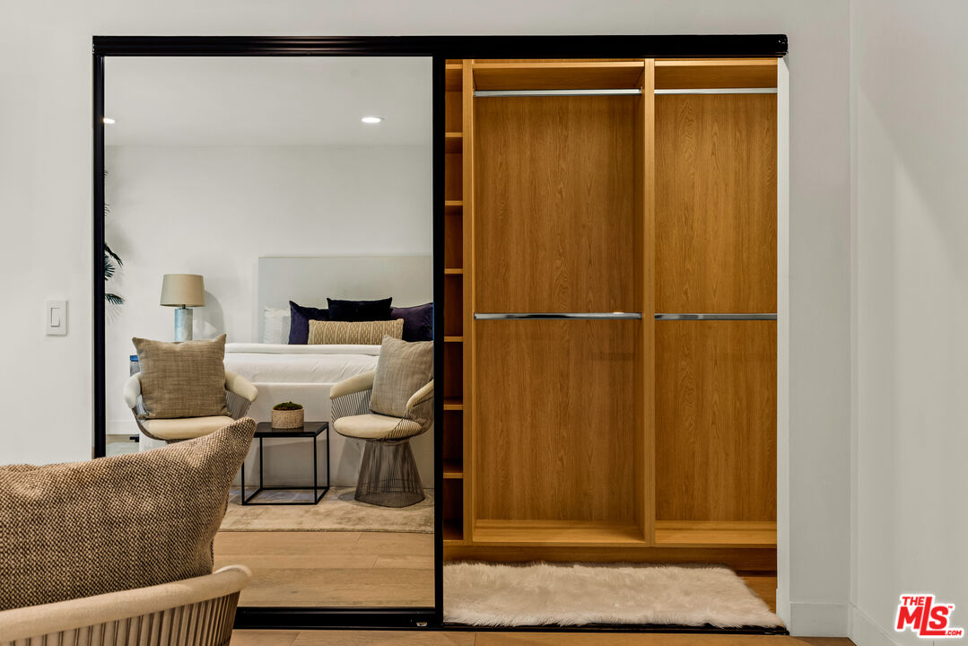 Grove Lumina, Ashcroft Ave, 90048