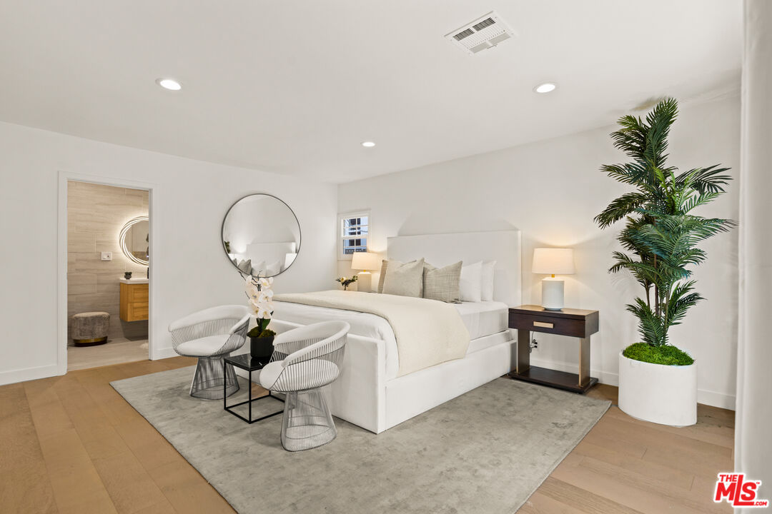 Grove Lumina, Ashcroft Ave, 90048