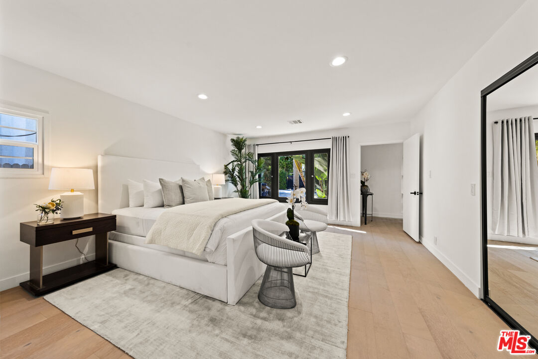 Grove Lumina, Ashcroft Ave, 90048